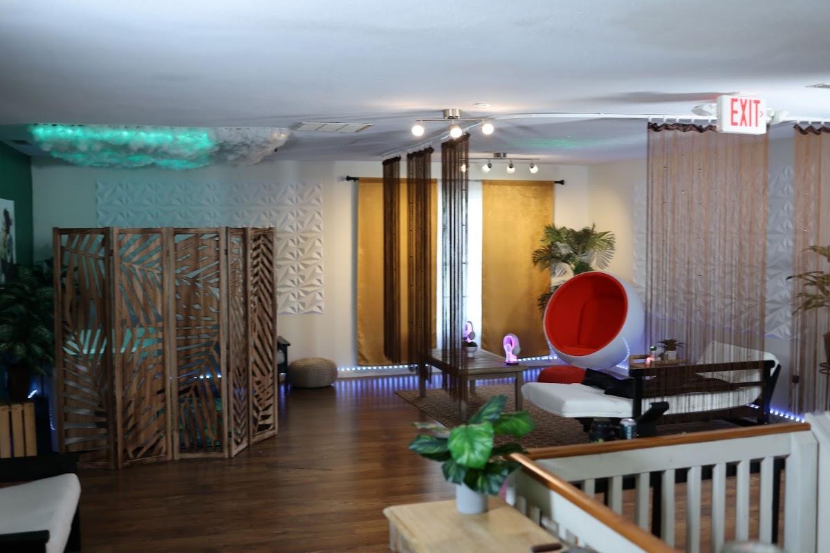 R3 Lounge — photo 3